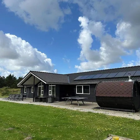 Nyaraló Summer House With Pool, Sauna